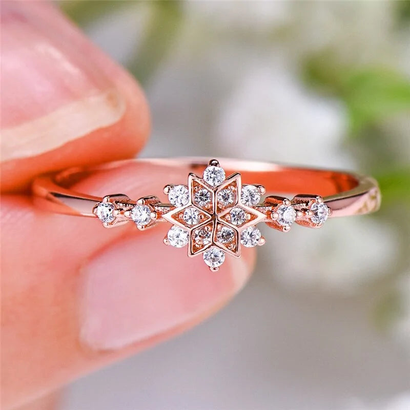 Luxury Female Flower Snowflake Ring