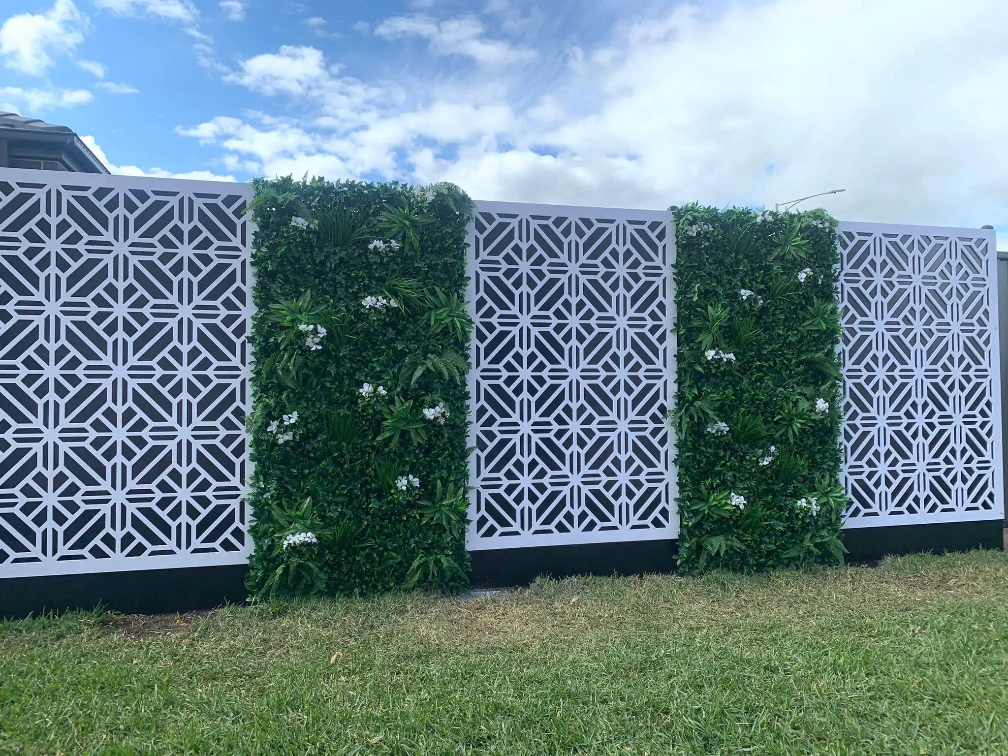 Snowy White Artificial Vertical Garden 40&quot; x 40&quot; 11SQ FT UV Resistant