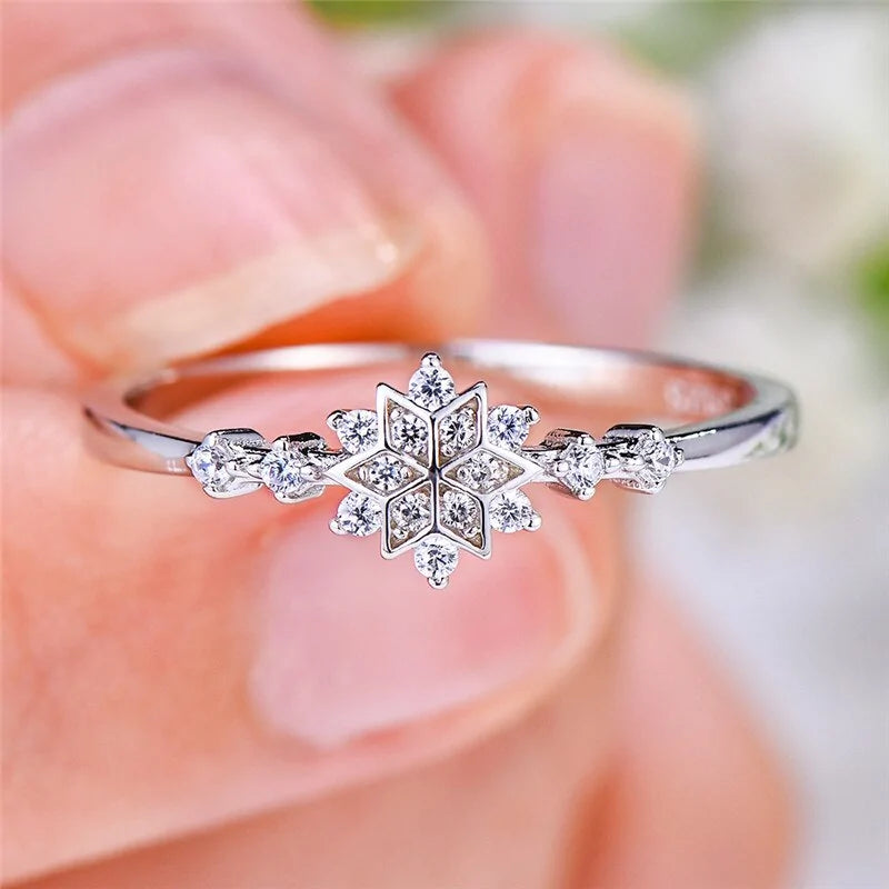 Luxury Female Flower Snowflake Ring