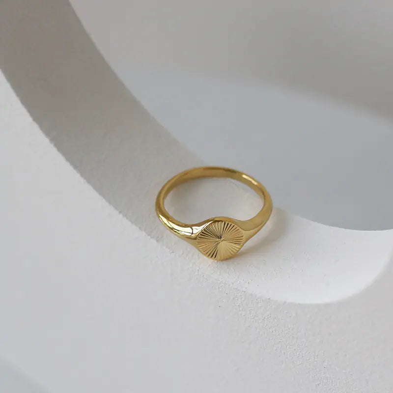 Minimalist Dainty Rays Circle Index Ring